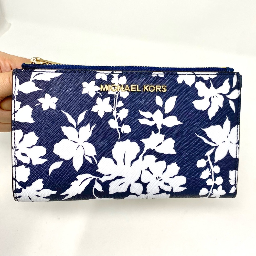NWT Large Double Zip Wristlet